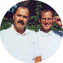 Historisches Foto aus der Geschichte von Dr. Bayer und Kollegen im Jahr 1999.